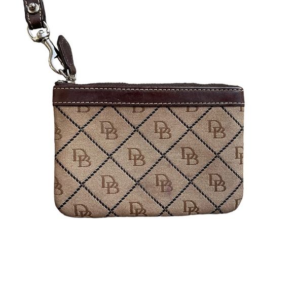 🤎 Dooney & Bourke Tan Monogram Zip Wristlet - Picture 3 of 5